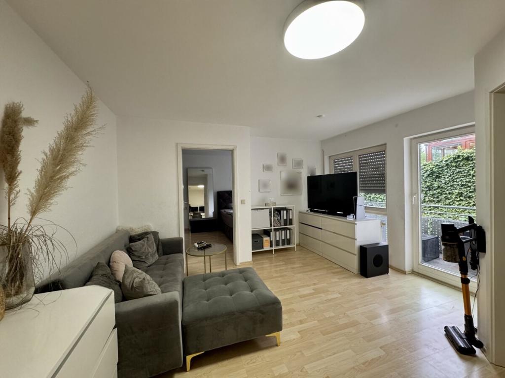2-Zimmerwohnung mit Balkon, Einbauküche und 2 Stellplätzen - Photo 2