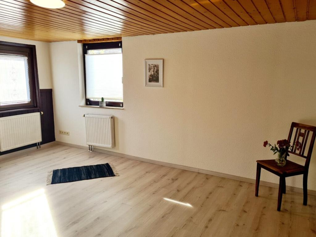 Viel Platz für die Familie – Doppelhaushälfte mit Gartenanteil in Nebringen - Foto 3