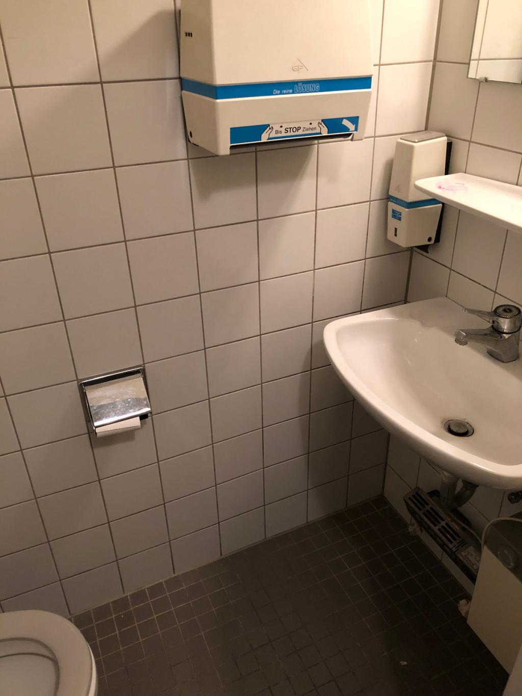 separates WC im UG