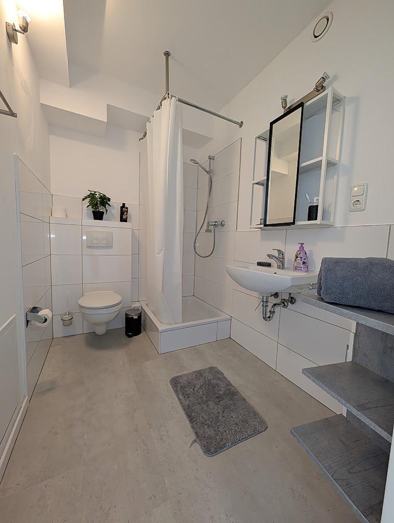 Badezimmer, Wohnung 2.jpeg