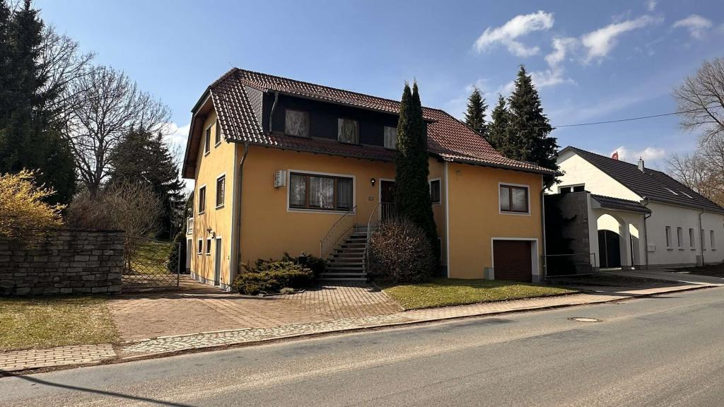Haus straßenseitig