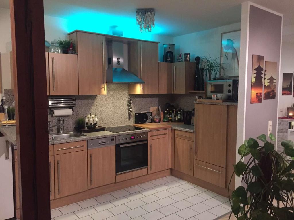 Moderne DG-Wohnung mit Wärmepumpe, Einbauküche, Geschirrspüler und Balkon mit Weitblick - Foto 4