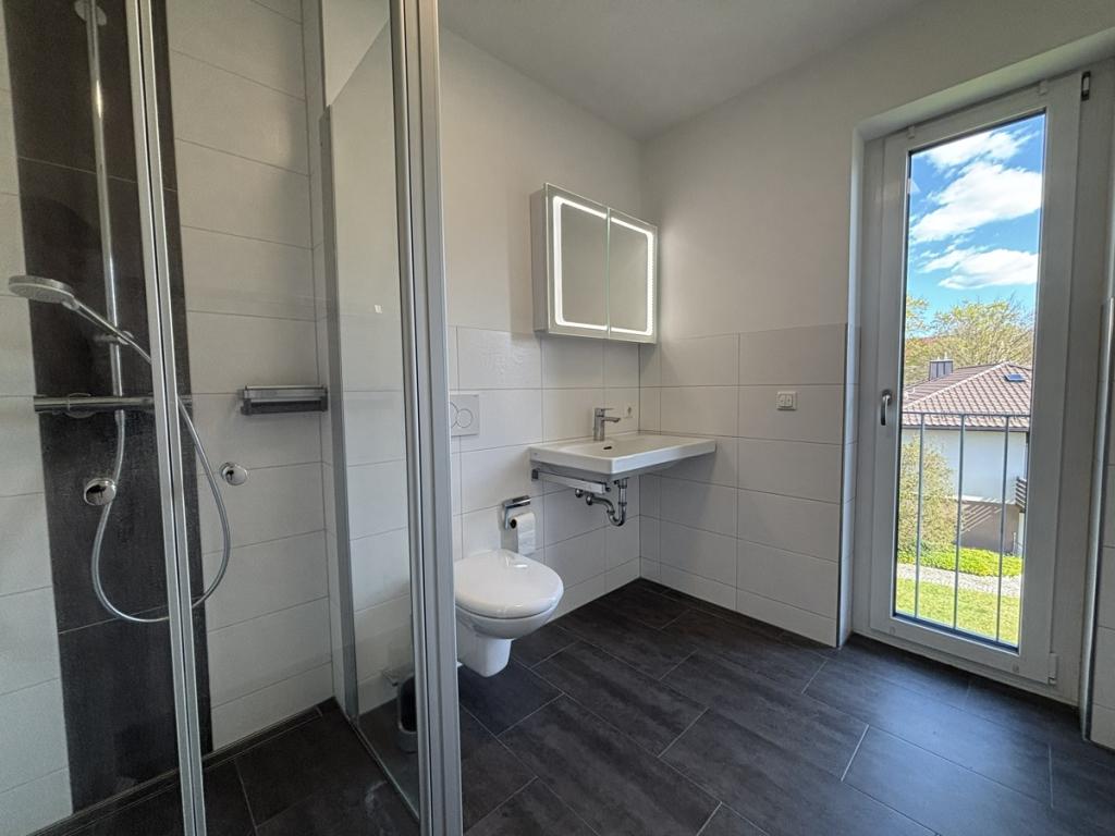Diese Wohnung hat mehr! Geräumige 3-Zimmer-Wohnung mit 2 Bädern in Schirmitz - Photo 1