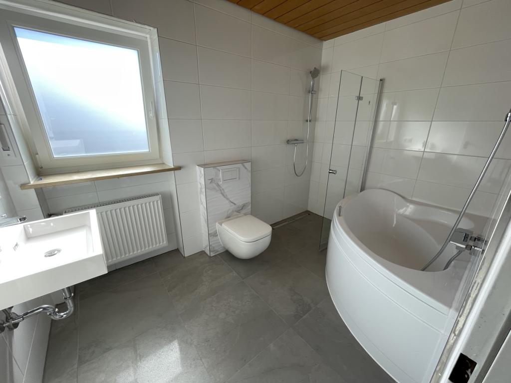 Familienfreundliche Doppelhaushälfte mit Garten und Terrasse in Tirschenreuth zu vermieten - Photo 3
