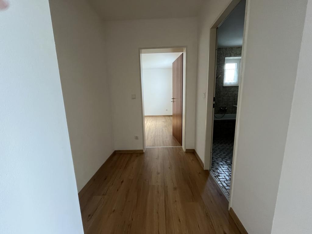 Nah am Zentrum, trotzdem Im Grünen wohnen - großzügige 2-Zimmer-Wohnung mit Balkon - Photo 4
