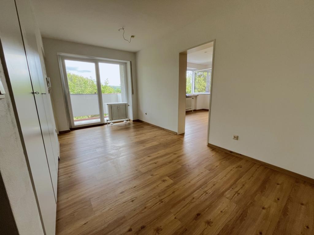 Nah am Zentrum, trotzdem Im Grünen wohnen - großzügige 2-Zimmer-Wohnung mit Balkon - Photo 1