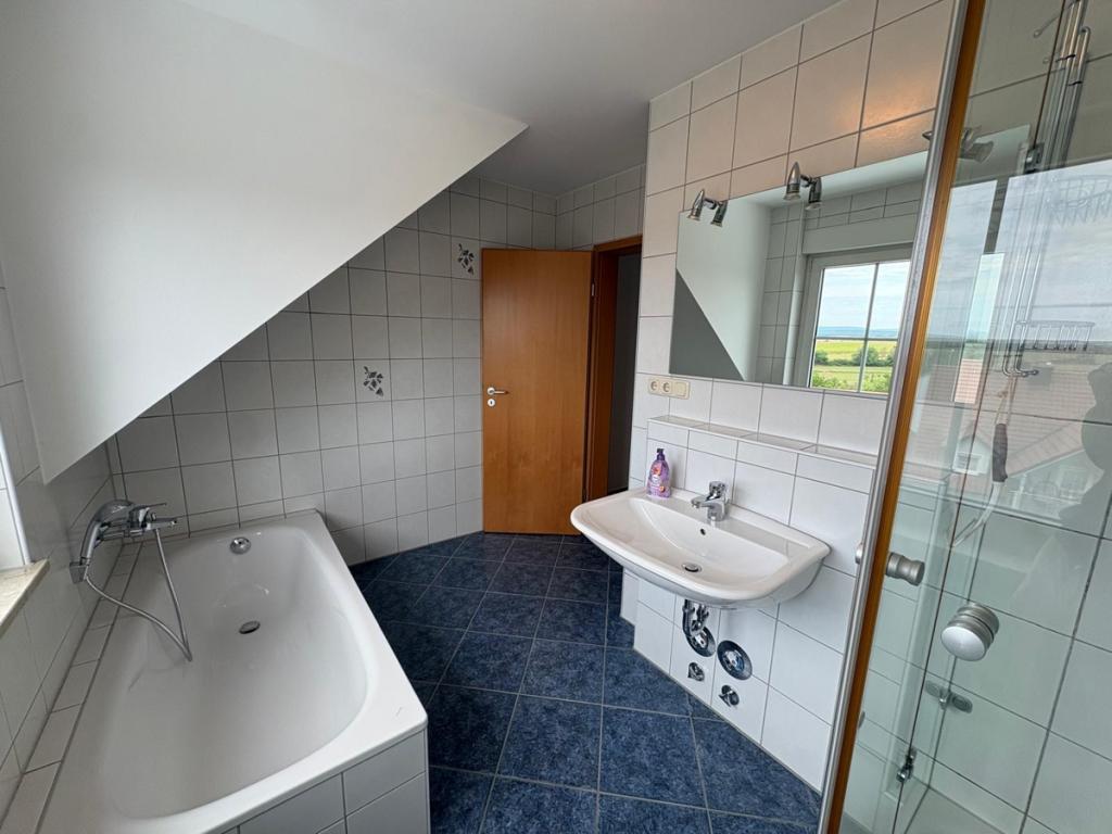 Traumhafter Blick! 3-Zimmer-Wohnung auf zwei Ebenen - Photo 5