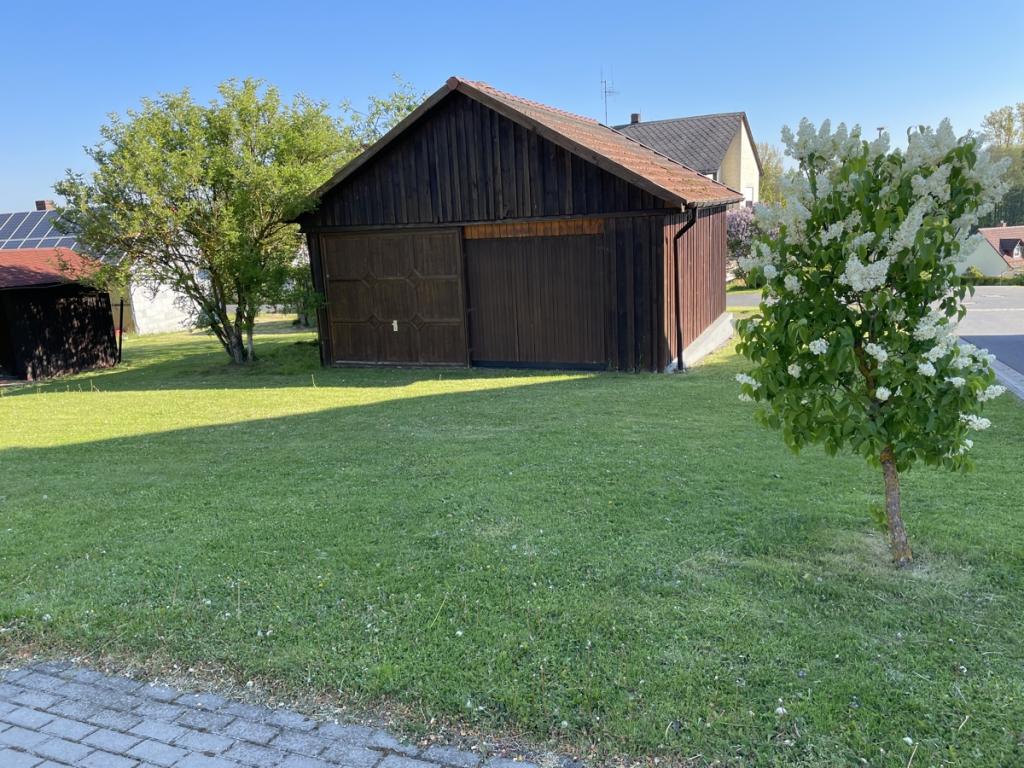 Garage für einen kleinen Traktor oder Auto