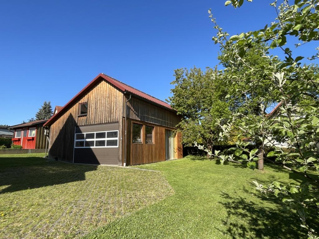 Halle mit PV-Anlage