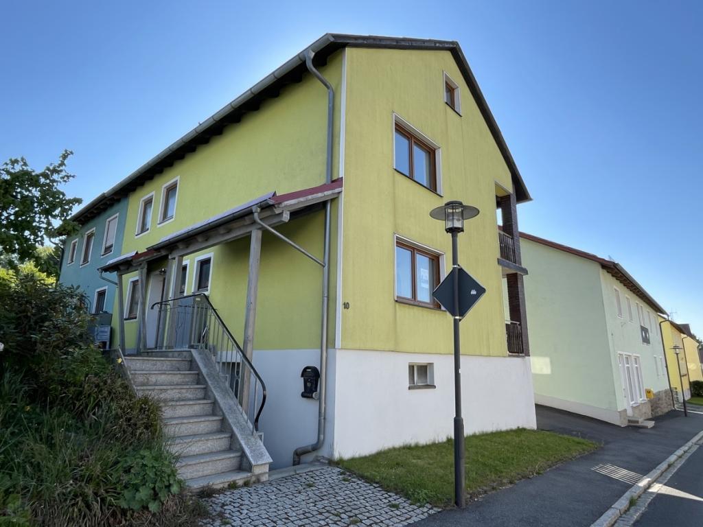 Hausansicht zum Eingang