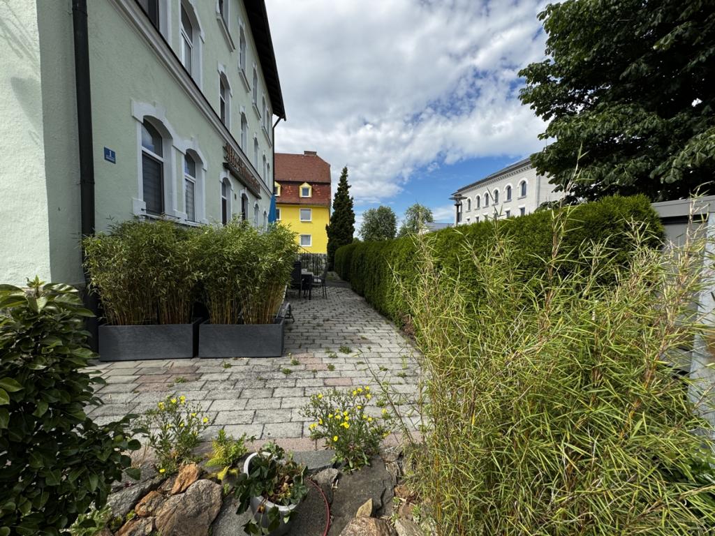 schöner Hofbereich im EG