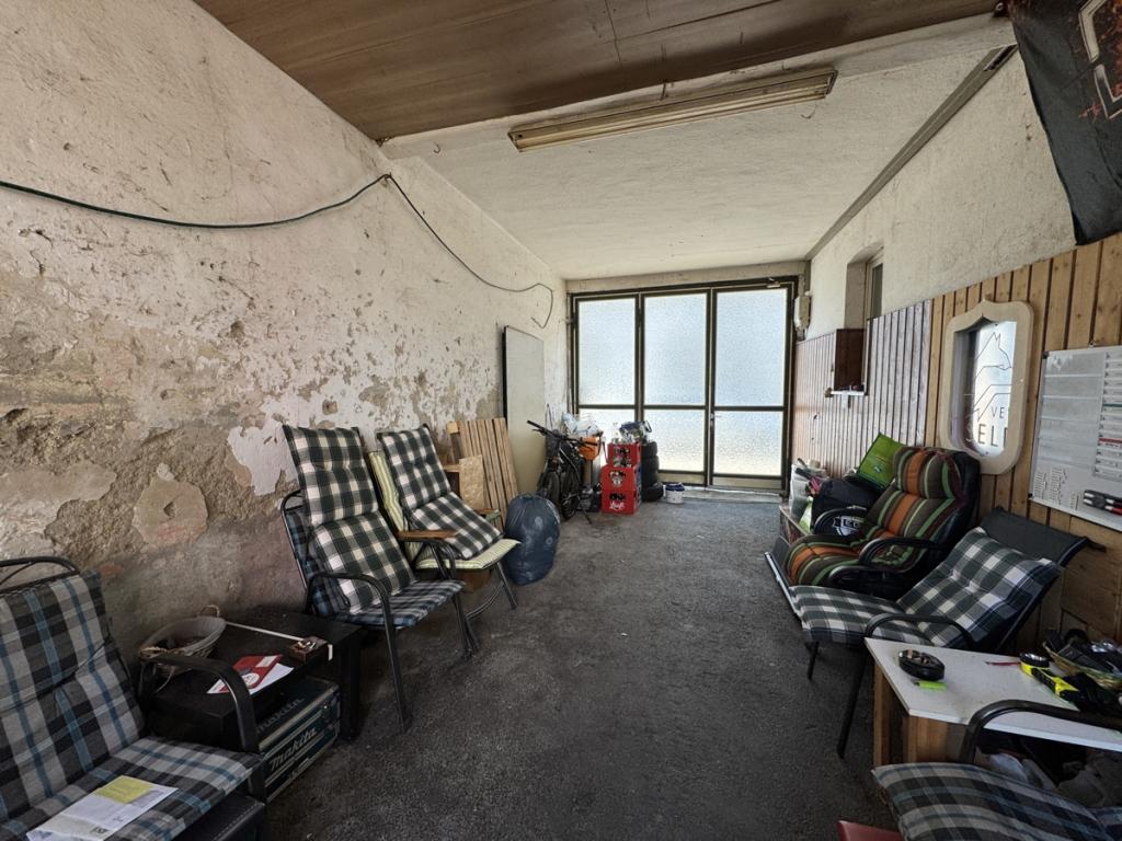 5 Eingangsbereich Straßenseite