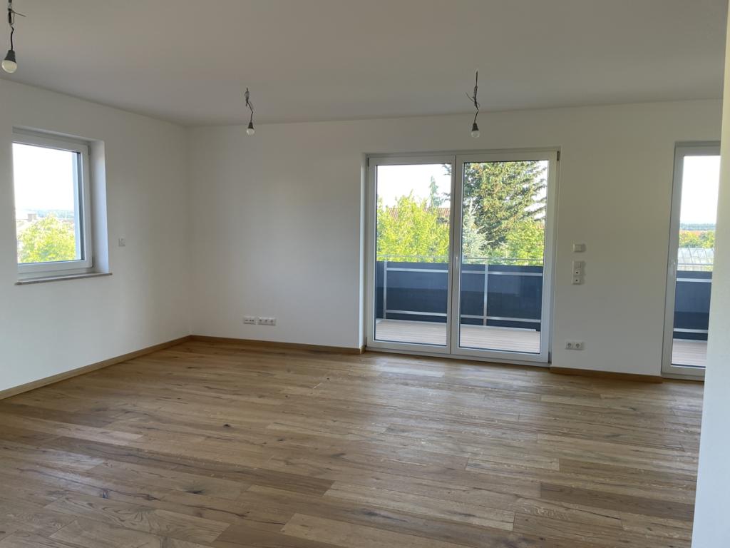 Blick in den Essbereich, Wohnzimmer und Küche