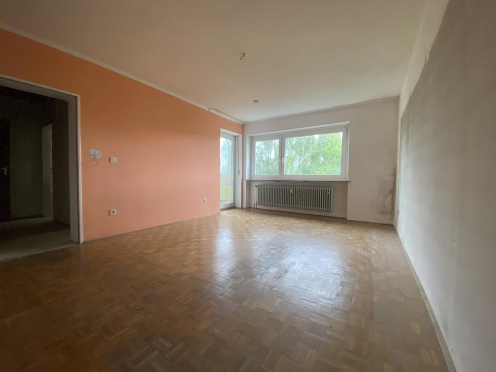 Wohnbereich mit Zugang zur Loggia