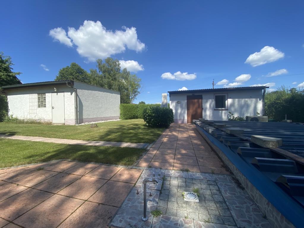 Garage und Poolhaus