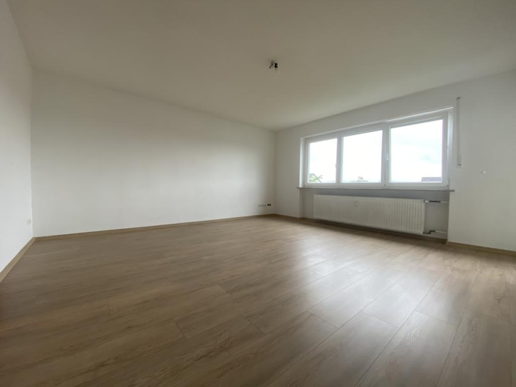 Sehr schöne, große 4-Zimmer-Wohnung mit Balkon in Irchenrieth zu vermieten! - Foto 1