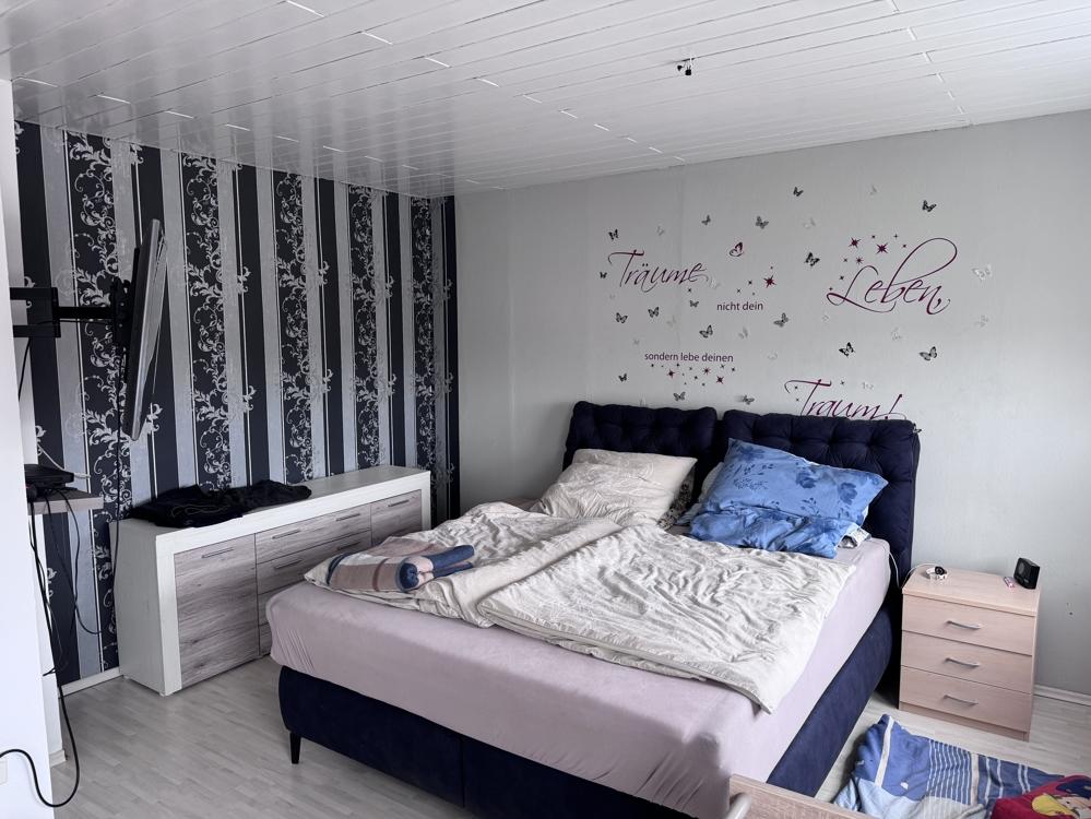 Schlafzimmer DG