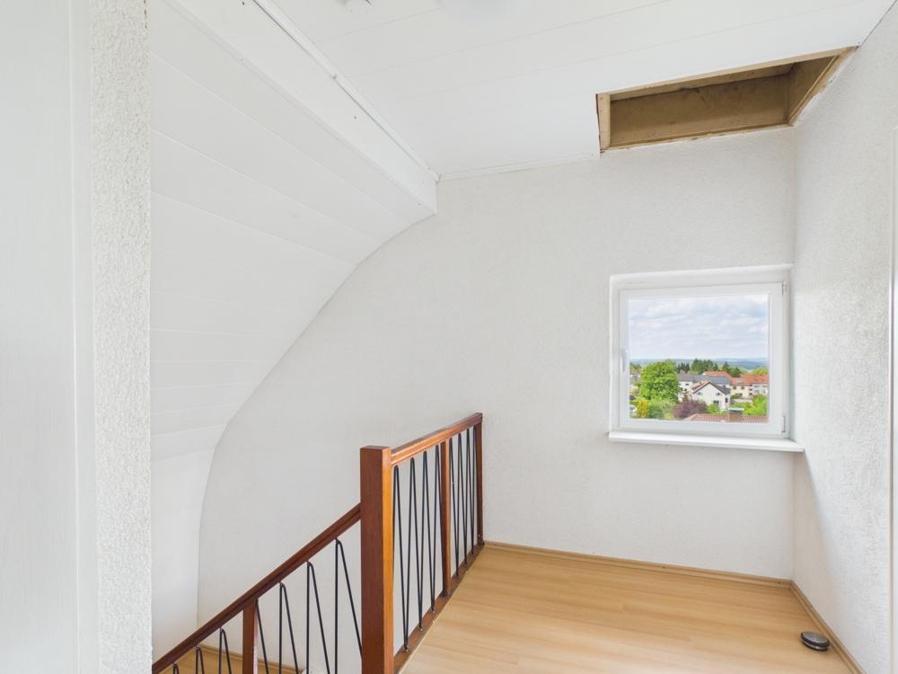 Quierschied-Göttelborn: Familiendomizil mit großer Dachterrasse ca.90 m² und einer ca. 156 m² Wfl. - Foto 4