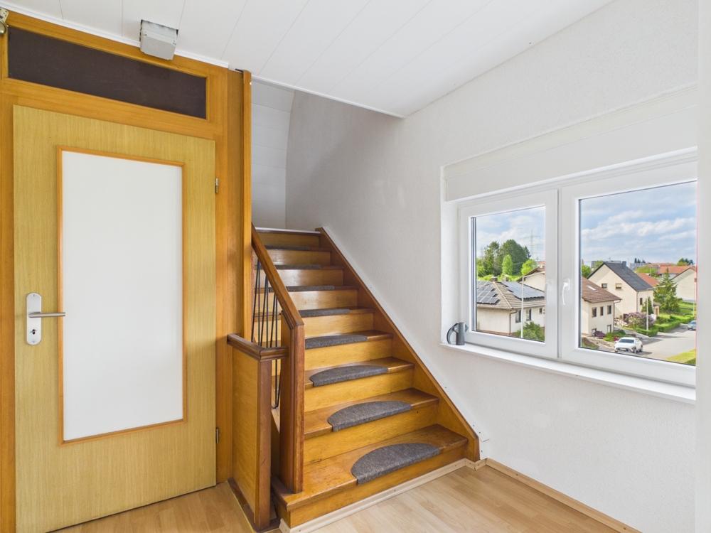 Quierschied-Göttelborn: Familiendomizil mit großer Dachterrasse ca.90 m² und einer ca. 156 m² Wfl. - Foto 2