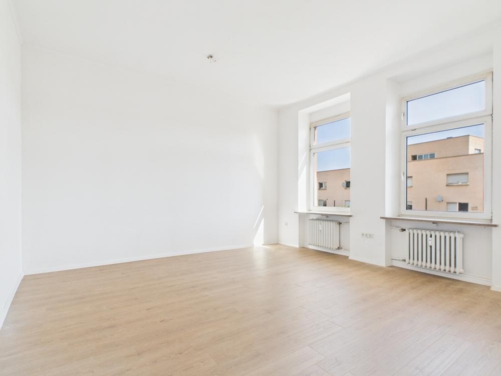 Dillingen-Saar: Charmante Altbauwohnung mit 141 m², 5 Zimmern, offener Küche und hohen Decken - Photo 2