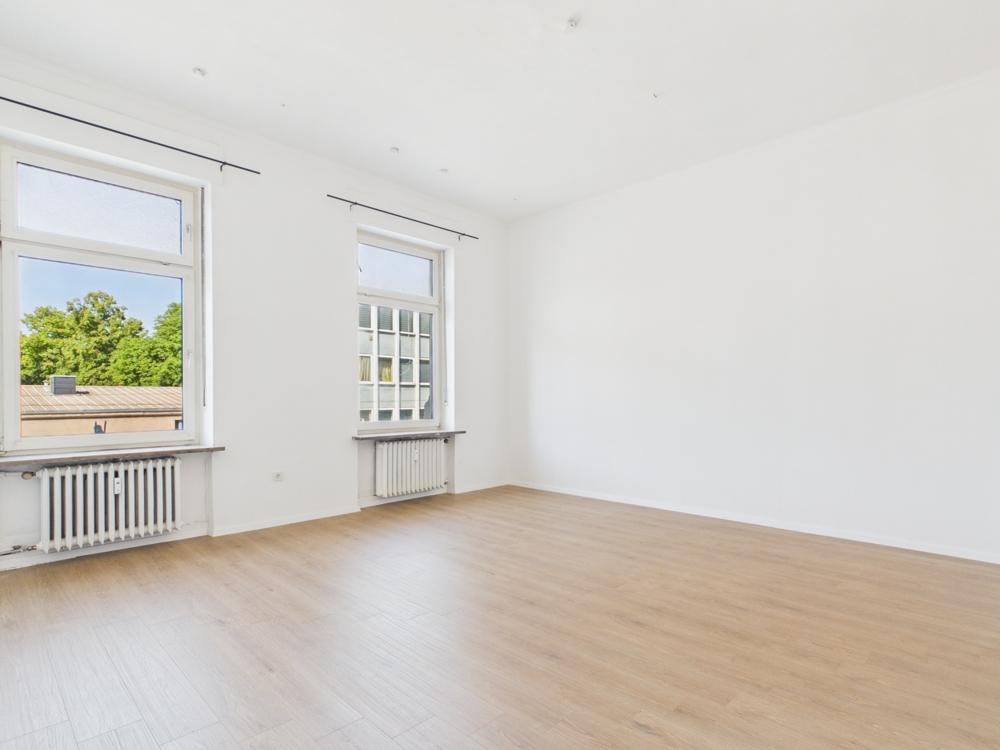 Dillingen-Saar: Charmante Altbauwohnung mit 141 m², 5 Zimmern, offener Küche und hohen Decken - Photo 2