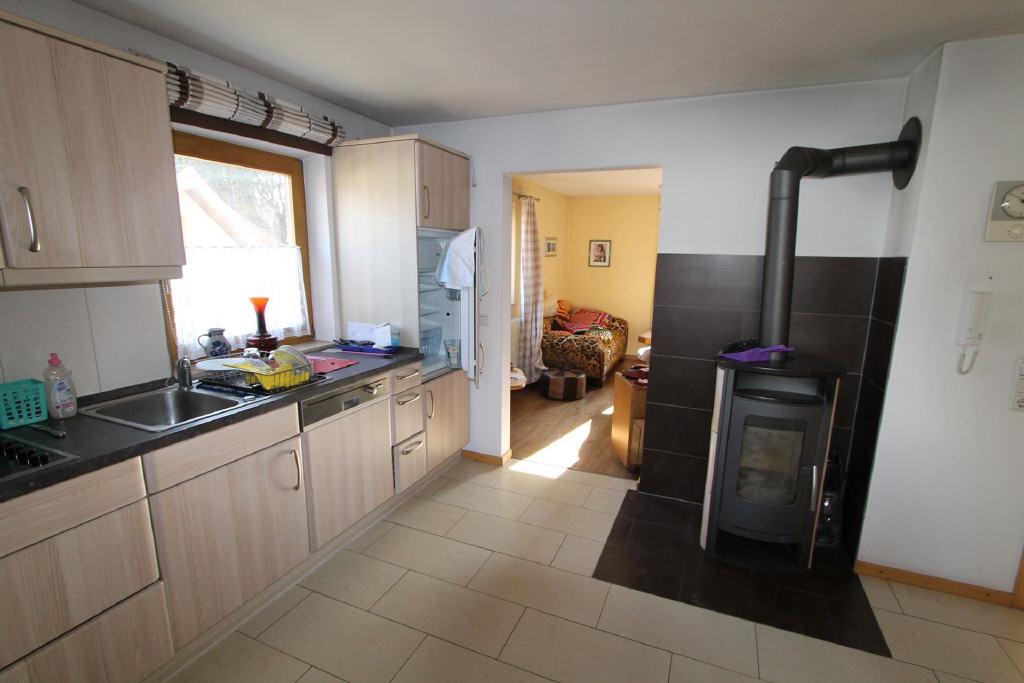 Essküche mit Zugang zum Wohnzimmer