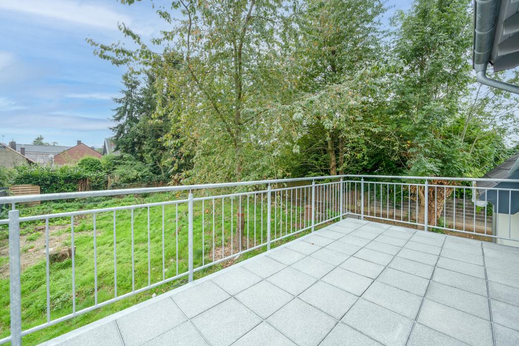 Moderne Dachgeschosswohnung mit Balkon in ruhiger Lage von Geilenkirchen Prummern! - Photo 4