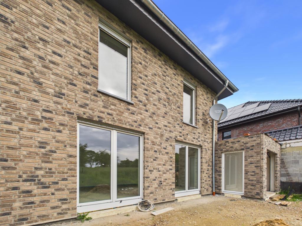 Energieeffizientes Neubauhaus mit Garage und Garten in ruhiger Wohnlage von Langbroich! - Foto 3