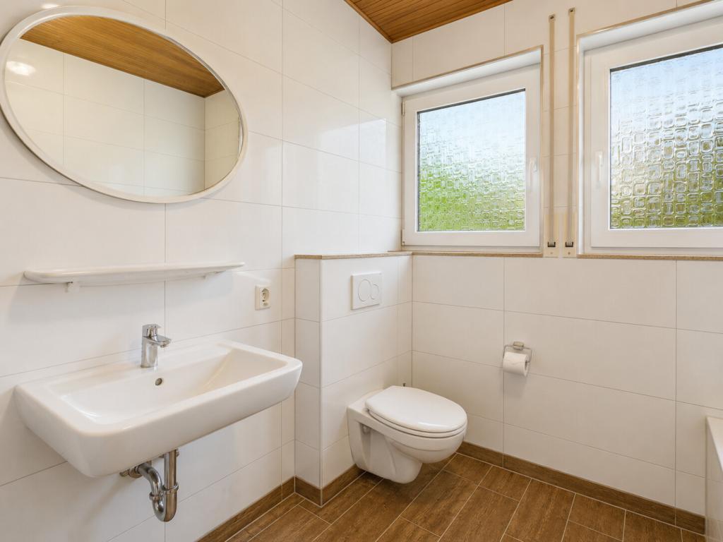Großzügiger Bungalow zur Miete in Schierwaldenrath – großer Garten & vielseitige Nebenflächen! - Photo 2