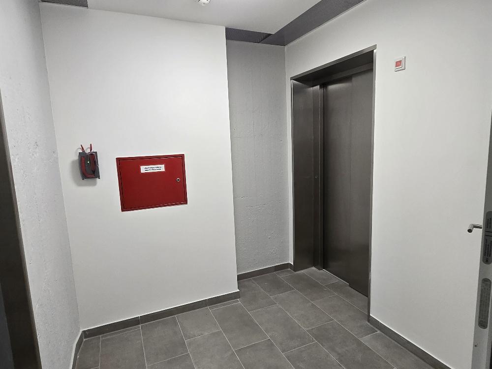 Fahrstuhl 2