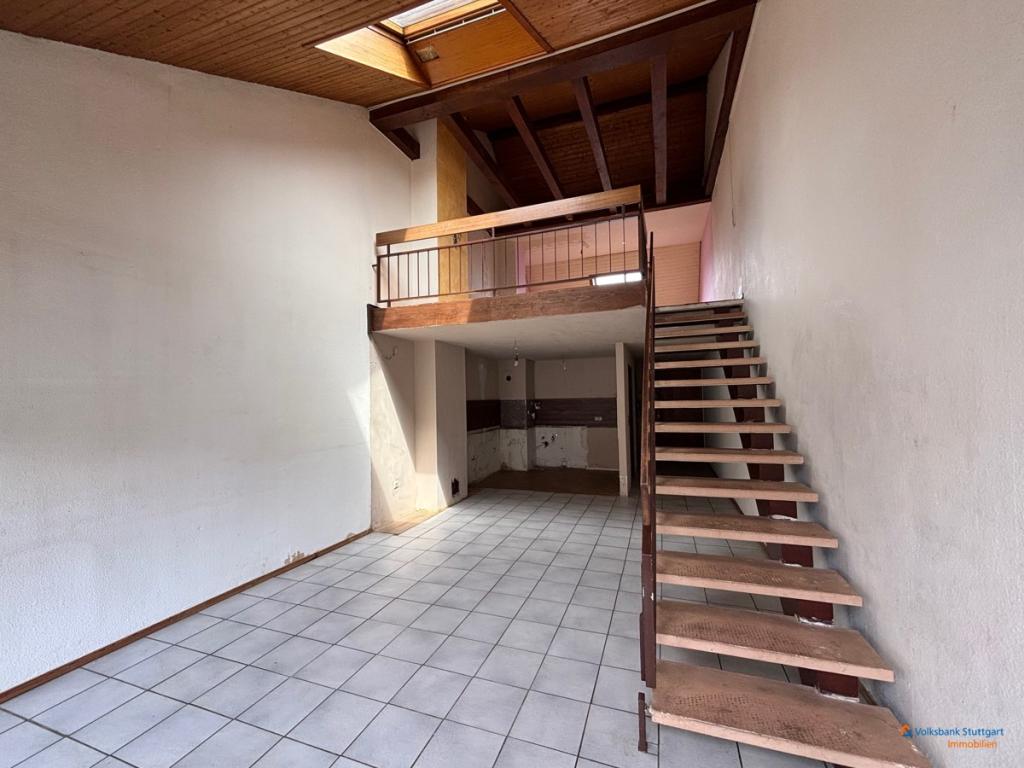 Treppe ins Galeriegeschoss