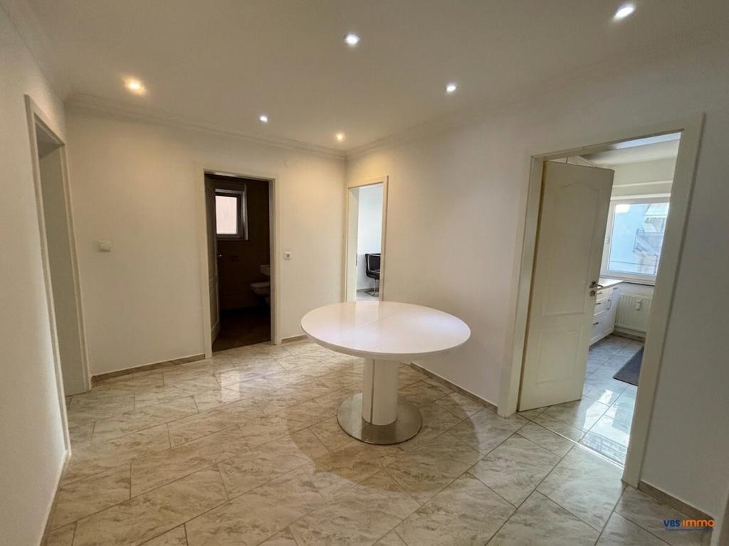 Begehrte Lage!!! Gepflegte 3-Zimmer-Wohnung mit Balkon & Einbauküche - Photo 3