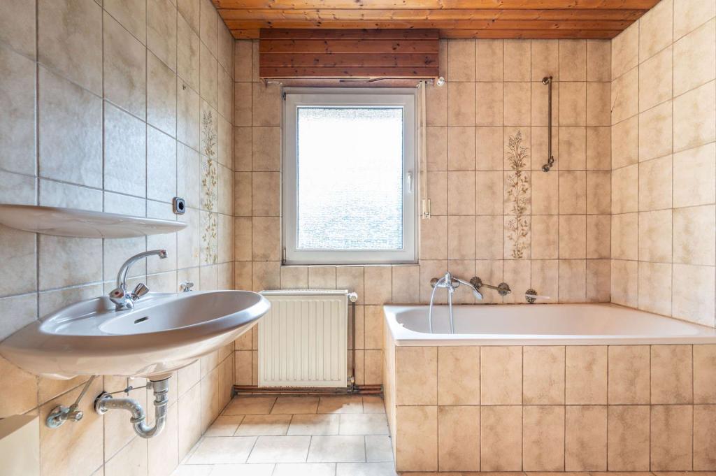badezimmer-mit-badewanne-rittberg-immobilienmakler-kaarst