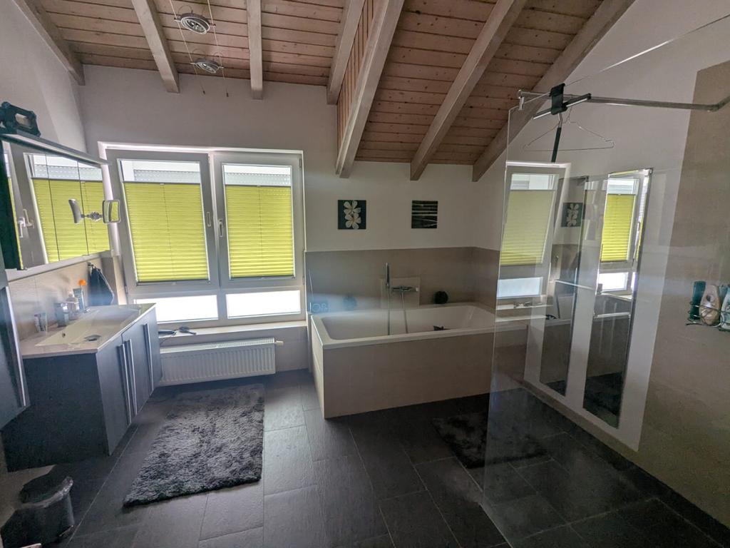 3 ZKB mit großzügigem Balkon, offenem Wohngefühl + viele Extras - Foto 3