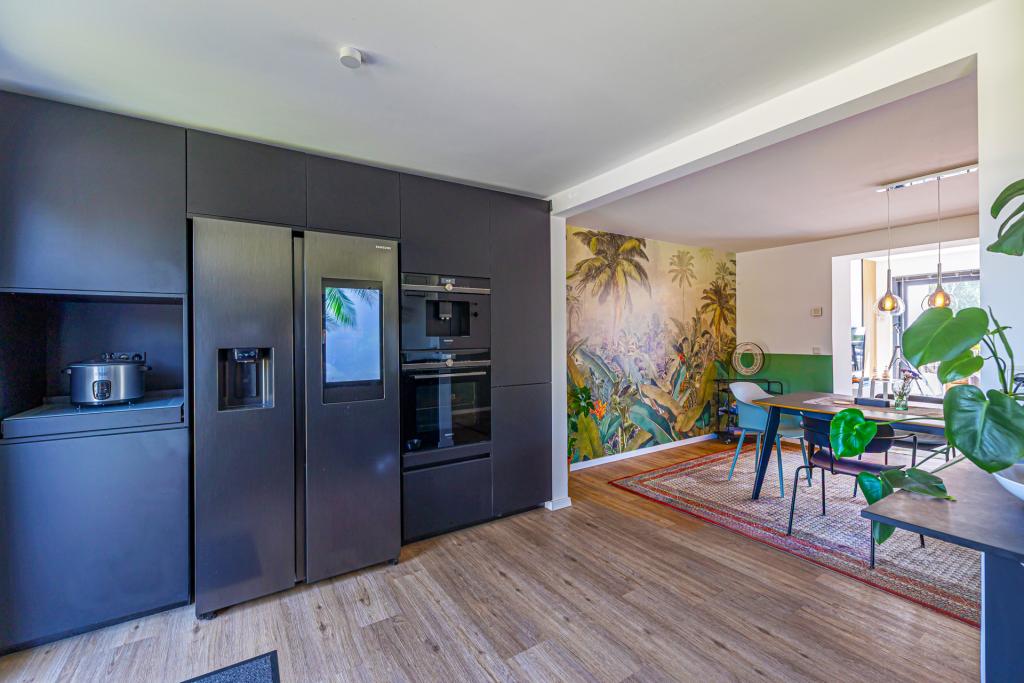 Küche mit Blick ins Esszimmer