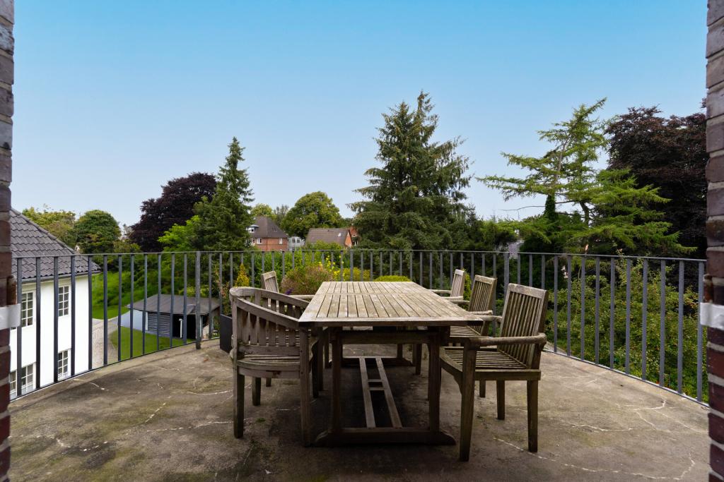 Balkon gen Westen und Garten (Zugang über Büroraum I)