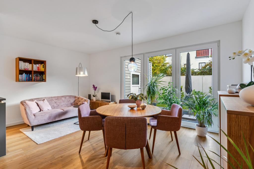 EG-Wohnung im Herzen Glücksburgs: 2 Zi. ca. 61 qm, Terrasse, Garten & Wohngefühl wie im Reihenhaus! - Photo 1