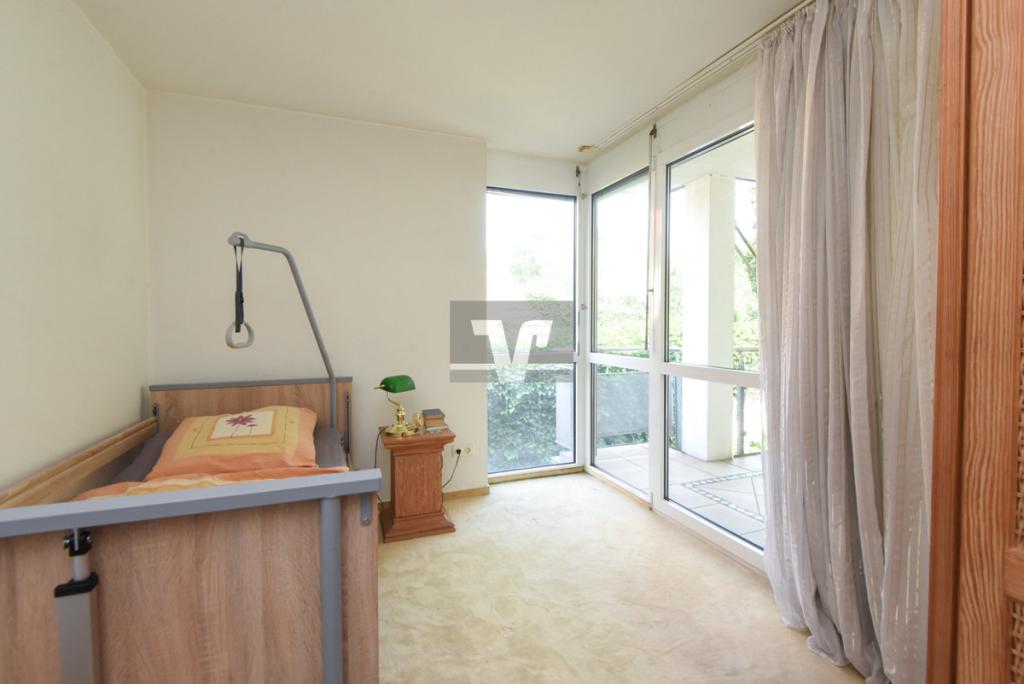 Kinderzimmer mit eigenem Duschbad und Zugang zum Balkon