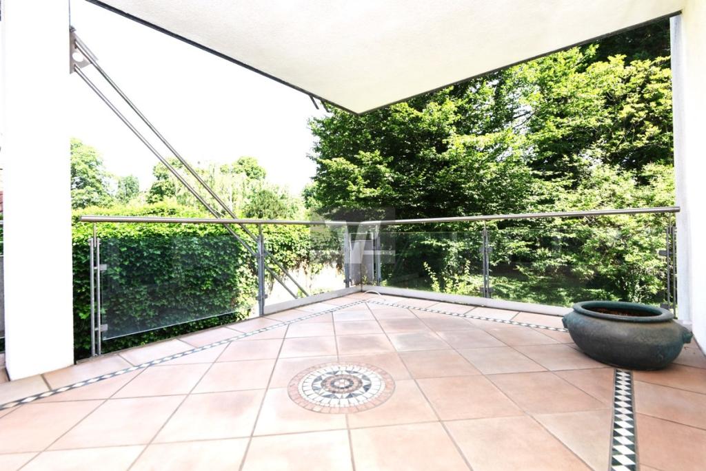 Ruhig gelegener Balkon mit Blick ins Grüne und in den Luisenpark
