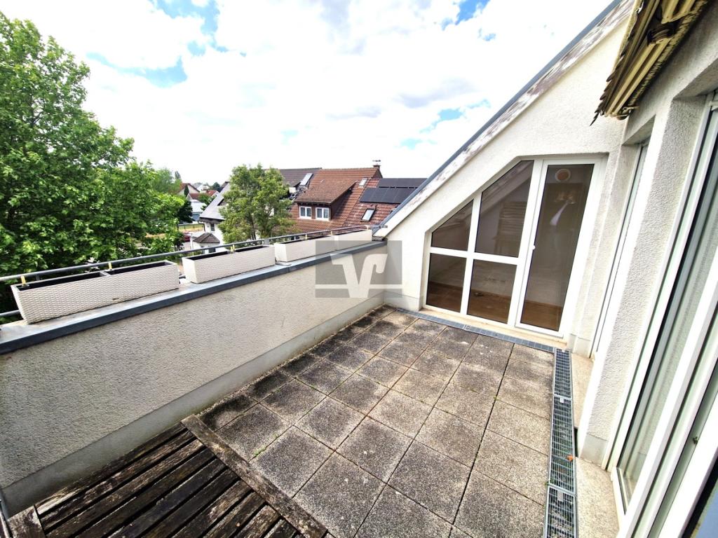Untere Ebene: Große und nicht einsehbare nach Südwest ausgerichtete Loggia