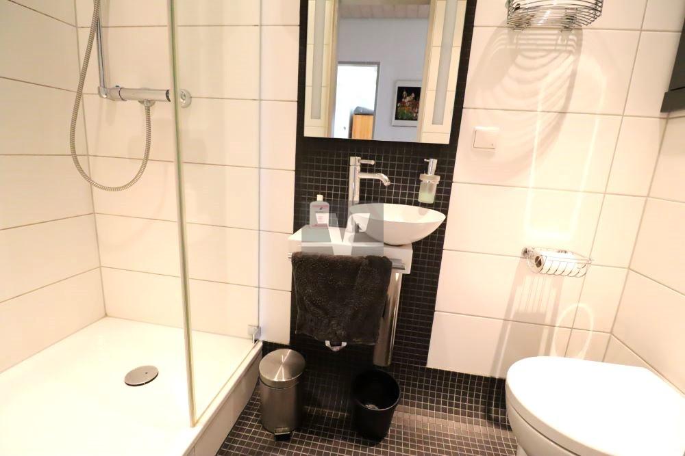 2. Bad mit Dusche