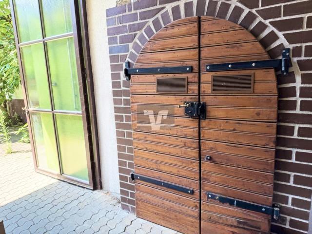 Traditioneller Kellereingang