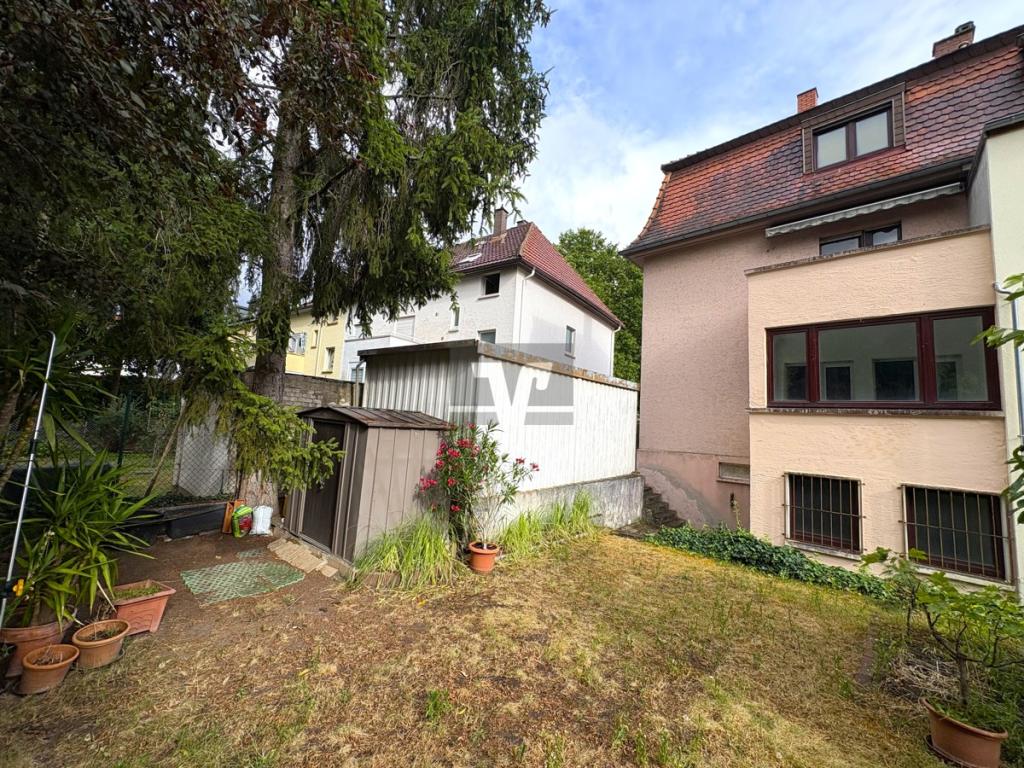 Rückansicht des charmanten Mehrfamilienhauses