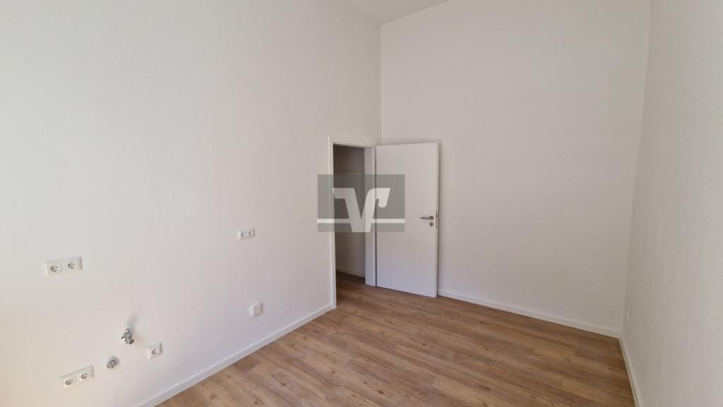 Büroraum mit Platz für Einbauküche
