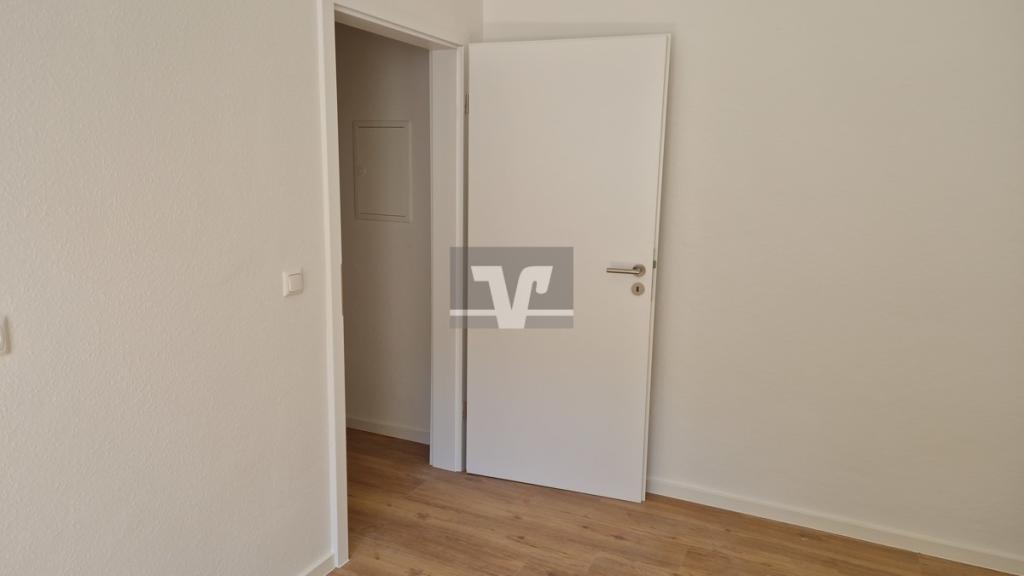 Schöne, weiße moderne Türen