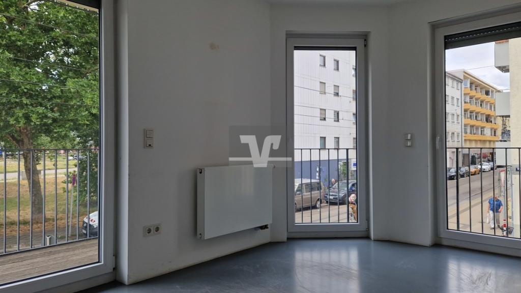 Blick vom Besprechungszimmer auf die Schwetzinger Straße
