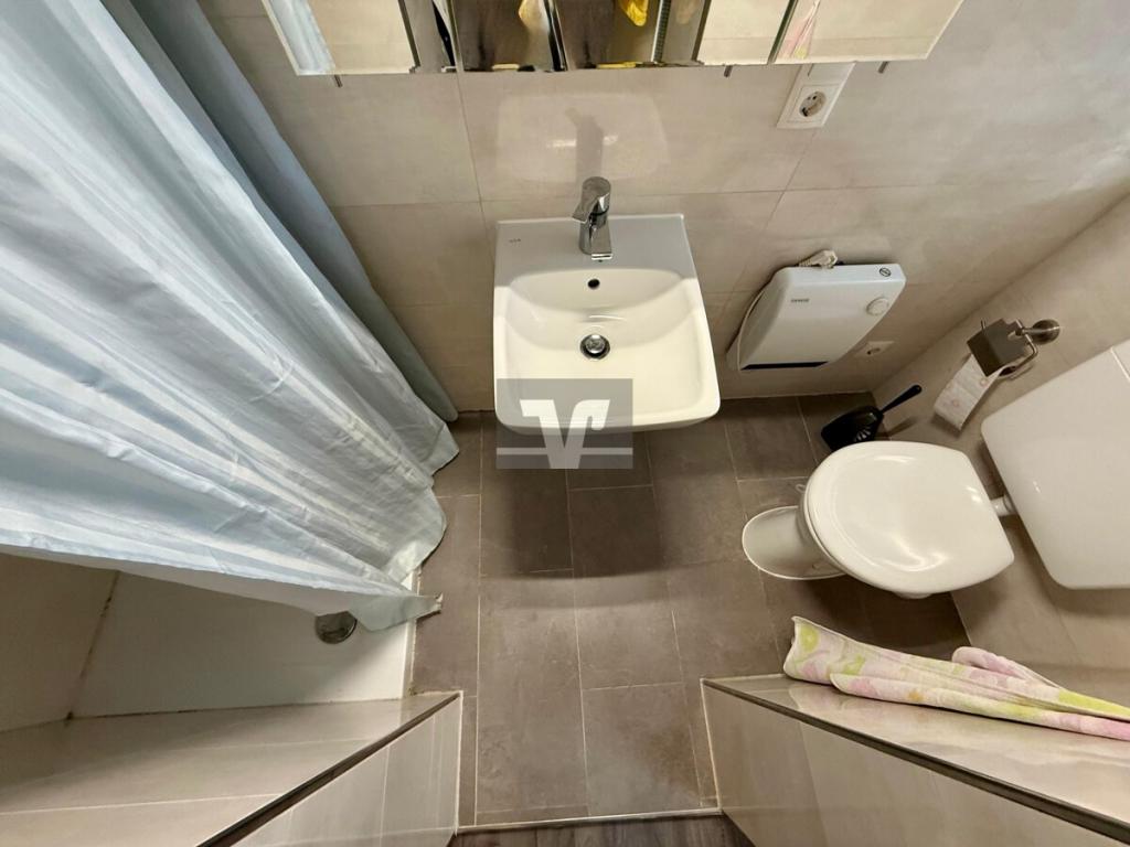 Zusätzliches Badezimmer im Hofbereich