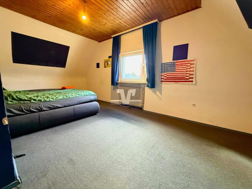  Freundliches Schlafzimmer im OG