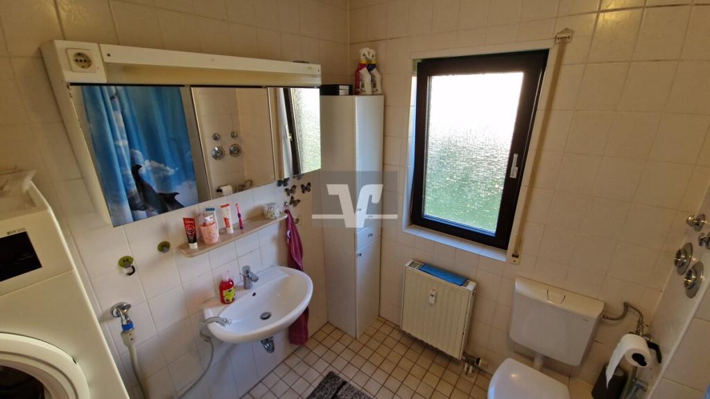 Das Tageslichtbad mit Wanne