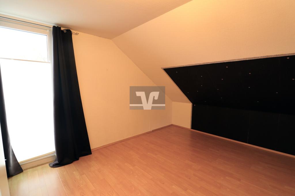 Geräumiges Zimmer im DG